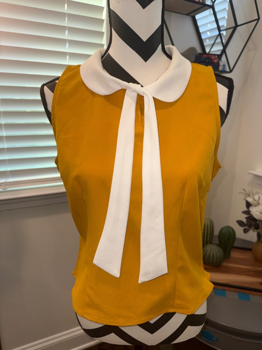 Collectif Bright & Beautiful Lowri Mustard Bow Top